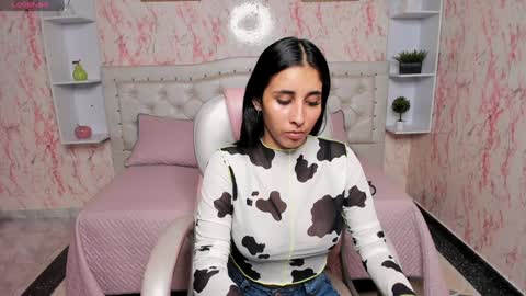 Snapshot of victoria_houston chatting on 2, 1, 2025 Victoria Houston online show from 2, 1, 2025