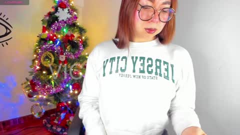 Snapshot of victoria_qq chatting on 15, 12, 2024 D A N I online show from 15, 12, 2024
