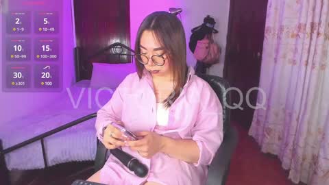 Snapshot of victoria_qq chatting on 1, 2, 2025 D A N I online show from 1, 2, 2025