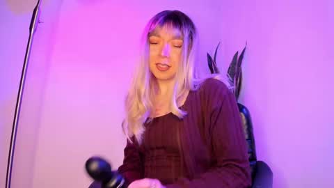 Snapshot of victoria_qq chatting on 15, 10, 2025 D A N I online show from 15, 10, 2025