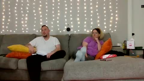 Snapshot of victoriaandjesse chatting on 2, 1, 2025 Victoria and Jesse online show from 2, 1, 2025