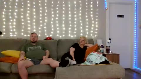 Snapshot of victoriaandjesse chatting on 8, 3, 2025 Victoria and Jesse online show from 8, 3, 2025