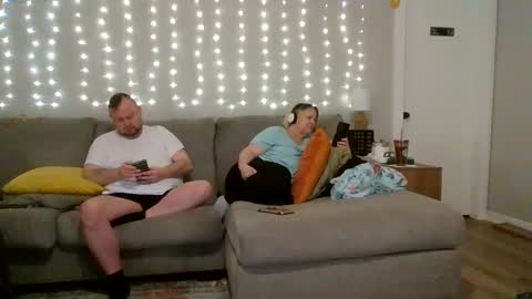 Snapshot of victoriaandjesse chatting on 8, 10, 2025 Victoria and Jesse online show from 8, 10, 2025