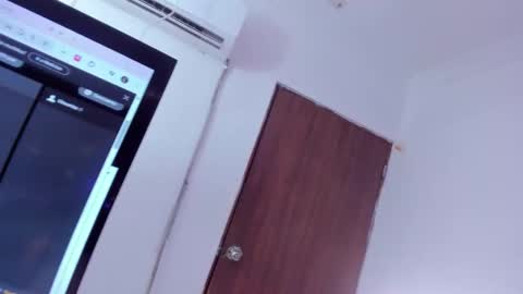 victoriasanz_ online show from 8, 10, 2025