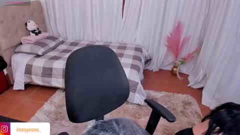 Snapshot of victoryyy__ chatting on 4, 12, 2024 V I C T O R I A online show from 4, 12, 2024