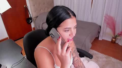 Snapshot of victoryyy__ chatting on 6, 1, 2025 V I C T O R I A online show from 6, 1, 2025