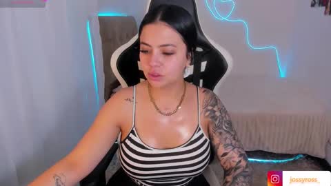 V  I C  T O R I A  online show from 10, 11, 2025