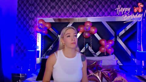 Snapshot of victtoria_lee chatting on 7, 10, 2025 victtoria lee online show from 7, 10, 2025