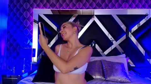 Snapshot of victtoria_lee chatting on 10, 10, 2025 victtoria lee online show from 10, 10, 2025