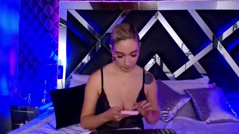 Snapshot of victtoria_lee chatting on 17, 10, 2025 victtoria lee online show from 17, 10, 2025