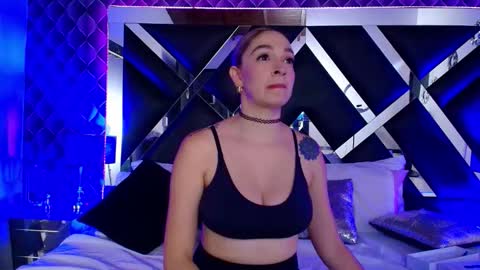 Snapshot of victtoria_lee chatting on 21, 10, 2025 victtoria lee online show from 21, 10, 2025