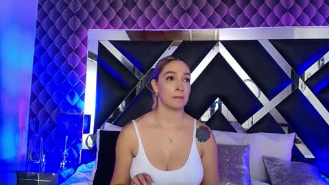 Snapshot of victtoria_lee chatting on 24, 10, 2025 victtoria lee online show from 24, 10, 2025