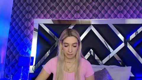 Snapshot of victtoria_lee chatting on 5, 11, 2025 victtoria lee online show from 5, 11, 2025