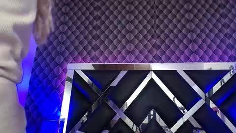 Snapshot of victtoria_lee chatting on 18, 11, 2025 victtoria lee online show from 18, 11, 2025