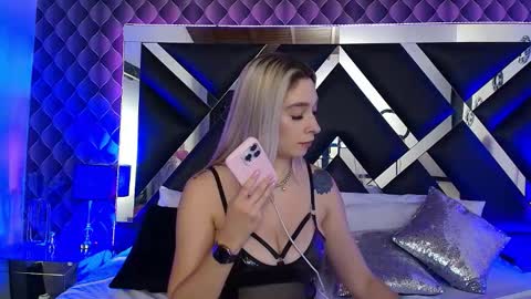 Snapshot of victtoria_lee chatting on 22, 11, 2025 victtoria lee online show from 22, 11, 2025