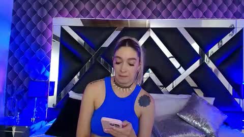 Snapshot of victtoria_lee chatting on 25, 11, 2025 victtoria lee online show from 25, 11, 2025