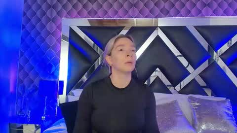 Snapshot of victtoria_lee chatting on 1, 12, 2025 victtoria lee online show from 1, 12, 2025