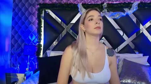 Snapshot of victtoria_lee chatting on 4, 12, 2025 victtoria lee online show from 4, 12, 2025