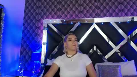 Snapshot of victtoria_lee chatting on 18, 7, 2026 victtoria lee online show from 18, 7, 2026