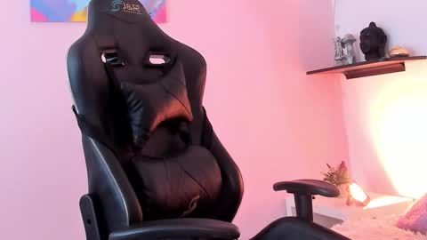 Snapshot of viictoria_rose chatting on 1, 12, 2025 viictoria_rose online show from 1, 12, 2025