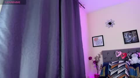 Snapshot of viioleta_cam chatting on 9, 7, 2026 Violet online show from 9, 7, 2026