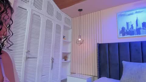 Viiolett online show from 18, 9, 2025