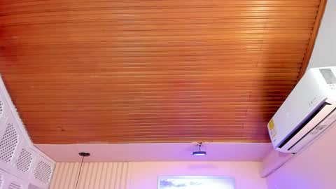 Viiolett online show from 4, 10, 2025