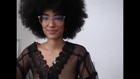 Snapshot of viiolettaaa chatting on 5, 5, 2026 viiolettaaa online show from 5, 5, 2026