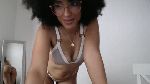 Snapshot of viiolettaaa chatting on 13, 5, 2026 viiolettaaa online show from 13, 5, 2026