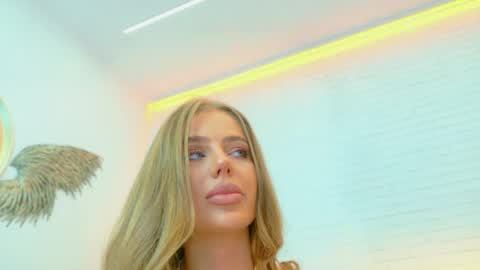 Snapshot of vikafever chatting on 17, 11, 2025 vikafever online show from 17, 11, 2025