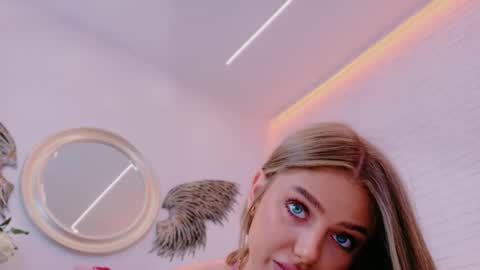 Snapshot of vikafever chatting on 27, 11, 2025 vikafever online show from 27, 11, 2025