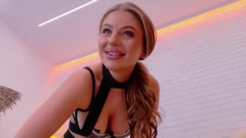 Snapshot of vikafever chatting on 4, 12, 2025 vikafever online show from 4, 12, 2025