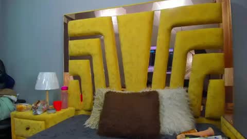 Snapshot of vikitomson chatting on 19, 7, 2026 vikiTomson online show from 19, 7, 2026