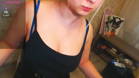 Snapshot of vikiwaitingforyou chatting on 3, 3, 2025 Vitoria online show from 3, 3, 2025