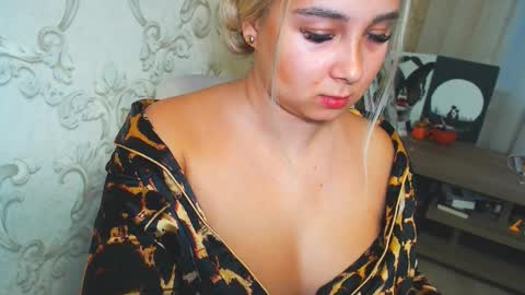 Snapshot of vikiwaitingforyou chatting on 12, 11, 2025 Vitoria online show from 12, 11, 2025