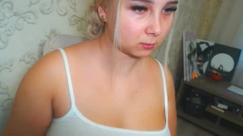 Snapshot of vikiwaitingforyou chatting on 3, 12, 2025 Vitoria online show from 3, 12, 2025