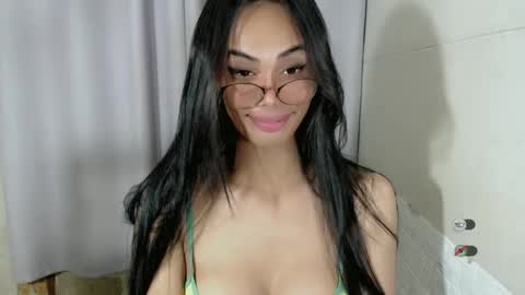 Snapshot of vikkylustfull chatting on 1, 3, 2025 vikkylustfull online show from 1, 3, 2025