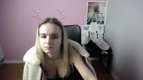 Snapshot of viktoria_lovely chatting on 11, 12, 2024 viktoria_lovely online show from 11, 12, 2024