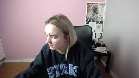 Snapshot of viktoria_lovely chatting on 2, 1, 2025 viktoria_lovely online show from 2, 1, 2025