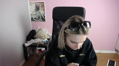 viktoria_lovely online show from 22, 5, 2026