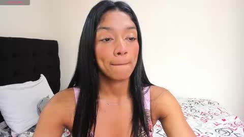 Snapshot of vinaly_y chatting on 22, 10, 2025 Vinaly online show from 22, 10, 2025