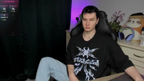 Snapshot of vincent__strong chatting on 15, 12, 2025 Vincent Strong online show from 15, 12, 2025