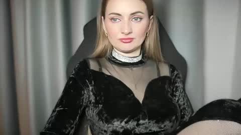 Snapshot of viola_1 chatting on 28, 12, 2024 Funny girl online show from 28, 12, 2024