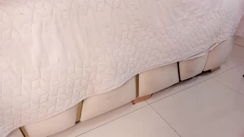 Snapshot of violeet_gray chatting on 15, 2, 2025 violeet_gray online show from 15, 2, 2025