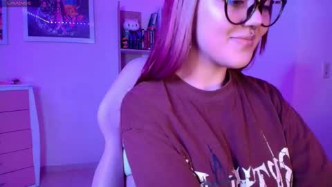 Snapshot of violeet_smile chatting on 10, 3, 2025 violet online show from 10, 3, 2025