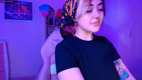 Snapshot of violeet_smile chatting on 14, 9, 2025 violet online show from 14, 9, 2025