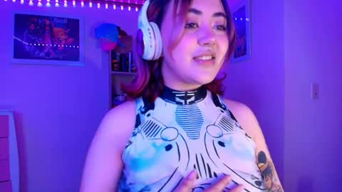 Snapshot of violeet_smile chatting on 2, 10, 2025 violet online show from 2, 10, 2025