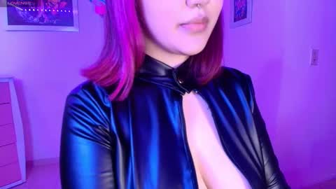 Snapshot of violeet_smile chatting on 21, 10, 2025 violet online show from 21, 10, 2025