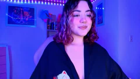 Snapshot of violeet_smile chatting on 23, 11, 2025 violet online show from 23, 11, 2025