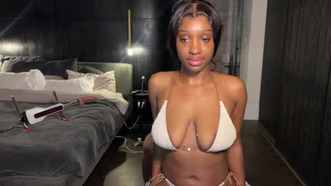 Snapshot of violet6xft chatting on 11, 5, 2026 Fantasy Black Girl online show from 11, 5, 2026